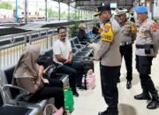 Pastikan Mudik Nyaman Kapolres Madiun Kota Pantau Keamanan di Stasiun Kereta Api