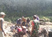 Koramil Sawit Dan Warga Gotong Royong Bersihkan Sungai Di Desa Jatirejo