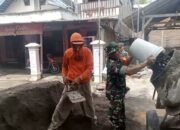 Babinsa Tak Sekedar Jaga Keamanan, Juga Turun Tangan Cor Jalan