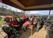 Ngopi Bareng TNI dan Warga Papua: Merajut Kedekatan di Pegunungan