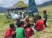 Pelayanan Kesehatan Humanis di Depan Pos Satgas TNI, Warga Datang Tanpa Paksaan