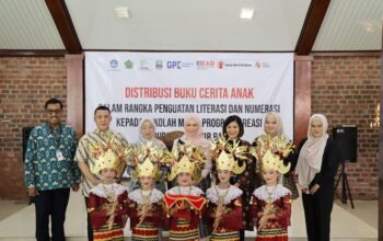 Kadis Pendidikan dan Kebudayaan Pesibar Hadiri Distribusi Buku Cerita Anak