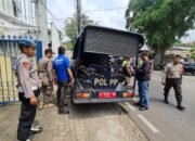 Tiga Pilar Kembangan Tertibkan 52 Atribut Ormas dalam Operasi Berantas Jaya 2025