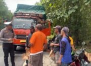 Polres Situbondo Berbagi Makanan Gratis Untuk Sopir Truk dan Angkutan Umum