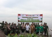 Ratusan Pohon Mangrove Hijaukan Pantai Purnama dalam Semangat TMMD ke-124 Kodim 0320/Dumai