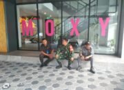 Aksi Humanis Babinsa, Obrolan Hangat Serka Priyanto Dengan Security Hotel Moxy Selipkan Jaga Keamanan
