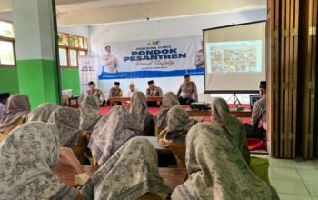 Satlantas Polres Kediri Kembali Edukasi Melalui Program Coaching Clinic Pondok Pesantren Road Safety