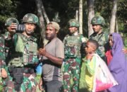 Perkuat Silahturahnmi, Satgas Yonif 521/DY Laksanakan Komsos dan Bagikan Bibit Pertanian Untuk Warga Pedalaman Papua