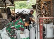 Babinsa Teras Beri Dorongan Semangat Dan Motivasi UMKM Kerupuk Kulit