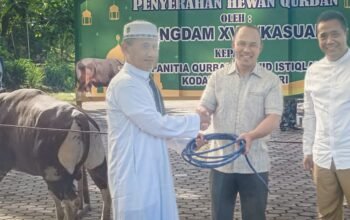 Berbagi Menyambut Idul Adha 1446 H, Pangdam Berikan Tiga Ekor Sapi Qurban di Masjid Istiqlal Kodam XVIII/Kasuari