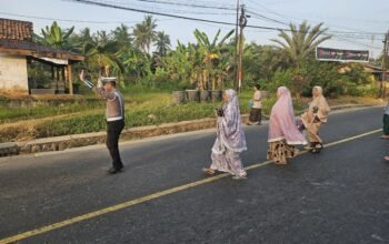 Polsek Gedong Tataan Kawal Sholat Idul Adha dan Lalin Jalinbar, Wujudkan Ibadah Aman dan Lalu Lintas Lancar