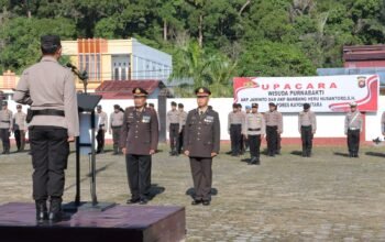 Dua Personel Polres Kayong Utara Jalani Wisuda Purna Bhakti Dengan Penuh Khidmat