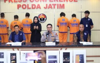 Polda Jatim Amankan 4 Orang Admin dan Anggota Group WA Gay di Surabaya