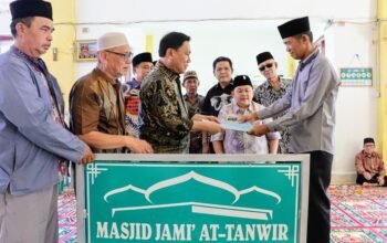 Wabup Pesibar Hadiri Anjau Silau Keluarga Kartadilaga dan Peresmian Masjid Jami’ At-Tanwir