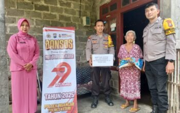 Polsek Ngancar bersama Bhayangkari Beri Bantuan Sosial ke Warga