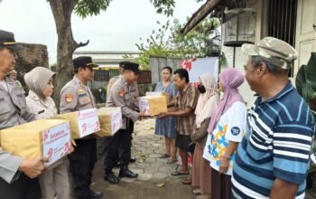 Senyum Renyah Warga Terima Bantuan Polres Madiun Kota di Hari Bhayangkara ke -79