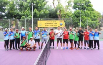 Kapolres Kediri Kota membuka Fun Game Tennis Dalam Rangka Meriahkan Hari Bhayangkara ke-79 Tahun 2025