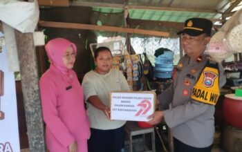 Sambut Hari Bhayangkara ke-79 Kapolsek Ngasem dan Bhayangkari Berikan Bantuan kepada Masyarakat