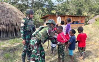 Cinta Kasih Komsos Satgas Yonif 521/DY di Distrik Walesi Kabupaten Jayawijaya
