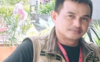 “Jurnalis Berbakat, Bang Rovel, Menggali Kisah di Pasar Rawa Bening”