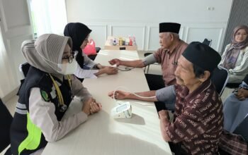 Momentum Hari Bhayangkara ke-79, Polres Pesawaran Sukses Jangkau Puluhan Warga dalam pengobatan gratis