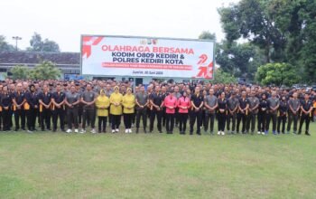 Makin Solid! Kodim 0809 Kediri dan Polres Kediri Kota Olahraga Bersama Sambut Hari Bhayangkara ke-79