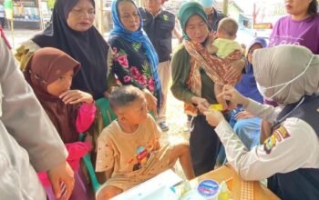 Hut Bhayangkara ke-79: Polres Pesawaran Gelar Bakti Kesehatan Gratis Bagi Pedagang Kaki Lima dan Masyarakat di Islamic Center