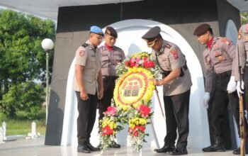 Peringati Hari Bhayangkara ke-79, Polres Kediri Ziarah di Makam Pahlawan