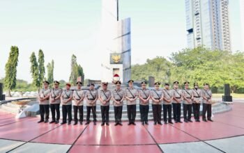Hari Bhayangkara ke-79 Polda Jatim Kenang Jasa Para Pahlawan, Ziarah dan Tabur Bunga di TMP