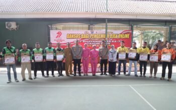 Polres Kediri Bersama Bhayangkari Cabang Kediri Mengadakan Bakti Sosial Dengan Ojol Menyambut Hari Bhayangkara ke-79