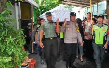 Sedihnya Warga Sedihnya Babinsa, Serda Ichsan Takziah Ke Rumah Duka