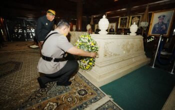 Rangkaian Hari Bhayangkara ke-79, Kapolri Ziarah ke Makam Presiden RI ke-2 Soeharto