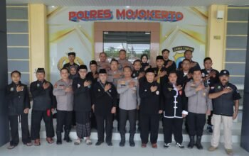 Dikukuhkan Polres Mojokerto Satgas PAM Sentot Prawirodirdjo Siap Jaga Malam Satu Suro