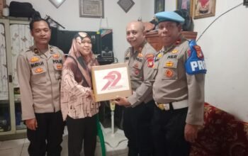 Hari Bhayangkara ke-79, Polres Jakbar Anjangsana dan Beri Dukungan Moral Anggotanya Yang Sakit Menahun