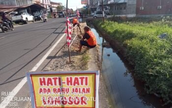 Barau Jalan di Panjaitan Ketapang Ambruk, Diduga Akibat Pondasi Tak Kokoh