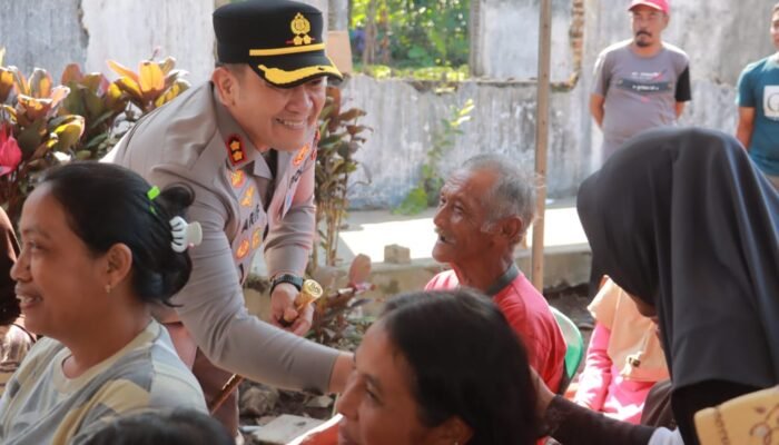 Sambut Hari Bhayangkara ke – 79 Polres Blitar Salurkan Bantuan Sosial Warga Kampung Baru