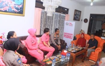 Peringati Hari Bhayangkara ke-79, Kapolres Kediri Kota Anjangsana ke Purnawirawan Polri