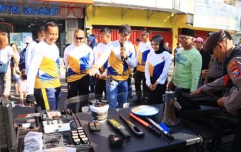 Polres Kediri Kota Gelar Pelayanan Publik di Car Free Day Jl Dhoho