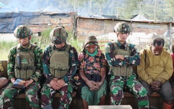 Doa dari Tengah Sunyi: Ibadah di Tengah Ancaman, Harapan di Pos Satgas TNI Eromaga