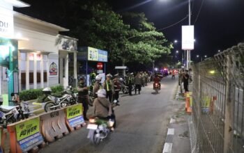Polres Pelabuhan Tanjungperak Bersama TNI Gelar Patroli Skala Besar Pasca Pengesahan Warga Pesilat
