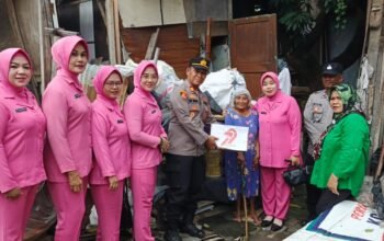 Sambut Hari Bhayangkara ke-79, Polsek Ciledug Salurkan Bantuan Sosial ke Warga Karang Timur