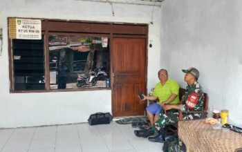 Serda Ichsan, Ngobrol Santai Dengan Pak RT, Untuk Eratkan Silaturahmi