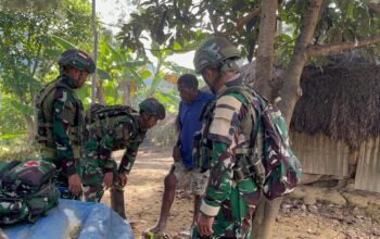 Komsos Satgas Yonif 521/DY Pos Napua di Distrik Napuu