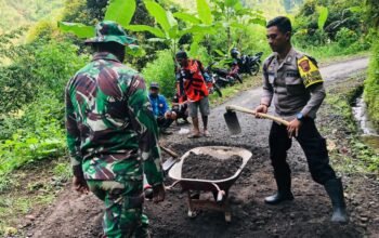 Sinergitas Polri dan Warga Dalam Perbaikan Saluran Air di Desa Tempur Jepara