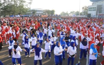 Ribuan Warga Meriahkan Olahraga Bersama Hari Bhayangkara ke-79 di Stadion Kanjuruhan Malang