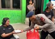Brimob Gelar Dapur Lapangan di Kampung Melayu, Bantu Warga Terdampak Banjir