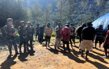 Safari Honai Satgas TNI : Menyusuri Hati Rakyat, Membawa Harapan di Tanah Ilaga