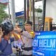 Hari Pertama Operasi Patuh Semeru 2025 Polres Trenggalek Bagi-Bagi Helm Gratis