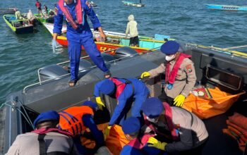 Update Laka Laut di Pasuruan: Tim SAR Ditpolairud Polda Jatim Kembali Berhasil Evakuasi 2 Korban Meninggal di Perairan Lekok
