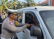 Operasi Patuh Semeru 2025 Polres Probolinggo Beri Hadiah Bagi Pengendara yang Tertib Lalu Lintas